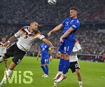 01.10.2026, Fussball UEFA Nations-League 2026/2027, 3.Spieltag, Deutschland - Serbien, in der Allianz-Arena München. v.l. Waldemar Anton (Deutschland) ggeen Luka Jovic (Serbien) 