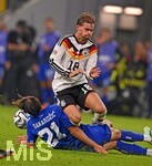 01.10.2026, Fussball UEFA Nations-League 2026/2027, 3.Spieltag, Deutschland - Serbien, in der Allianz-Arena München. v.l. Lazar Samardzic (Serbien) gegen Maximilian Mittelstädt (Deutschland) 