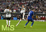 01.10.2026, Fussball UEFA Nations-League 2026/2027, 3.Spieltag, Deutschland - Serbien, in der Allianz-Arena München. v.l. Bambase Conte (Deutschland), Said El Mala (Deutschland) und Kosta Ndeljkovic (Serbien) 