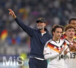 01.10.2026, Fussball UEFA Nations-League 2026/2027, 3.Spieltag, Deutschland - Serbien, in der Allianz-Arena München. Bundestrainer Jürgen Klopp (Deutschland) bedankt sich bei den Fans