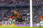 01.10.2026, Fussball UEFA Nations-League 2026/2027, 3.Spieltag, Deutschland - Serbien, in der Allianz-Arena München. Torwart Jonas Urbig (Deutschland) beim Aufwärmen. 