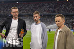 01.10.2026, Fussball UEFA Nations-League 2026/2027, 3.Spieltag, Deutschland - Serbien, in der Allianz-Arena München. v.li: ZDF-Expertenrunde am Spielfeldrand, zum letzten mal Per Mertesacker, Christoph Kramer, Moderator Jochen Breyer.