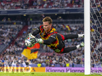 01.10.2026, Fussball UEFA Nations-League 2026/2027, 3.Spieltag, Deutschland - Serbien, in der Allianz-Arena München. Torwart Jonas Urbig (Deutschland) beim Aufwärmen. 