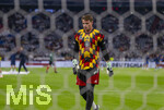 01.10.2026, Fussball UEFA Nations-League 2026/2027, 3.Spieltag, Deutschland - Serbien, in der Allianz-Arena München. Torwart Jonas Urbig (Deutschland) beim Aufwärmen. 