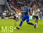01.10.2026, Fussball UEFA Nations-League 2026/2027, 3.Spieltag, Deutschland - Serbien, in der Allianz-Arena München. li: Florian Wirtz (Deutschland), Nemanja Gudelj (Serbien), Nick Woltemade (Deutschland) 