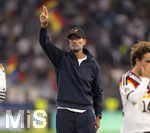 01.10.2026, Fussball UEFA Nations-League 2026/2027, 3.Spieltag, Deutschland - Serbien, in der Allianz-Arena München. Bundestrainer Jürgen Klopp (Deutschland) nach dem Spiel bei den Fans 