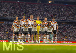 01.10.2026, Fussball UEFA Nations-League 2026/2027, 3.Spieltag, Deutschland - Serbien, in der Allianz-Arena München. Mannschaftsfoto, hinten v.li: Derry Scherhant (Deutschland), Malick Thiaw (Deutschland), Nick Woltemade (Deutschland), Torwart Jonas Urbig (Deutschland), Waldemar Anton (Deutschland), Alexander Pavlovic (Deutschland), vorne von links:  Philipp Treu (Deutschland), Maximilian Mittelstädt (Deutschland), Florian Wirtz (Deutschland), Tom Bischof (Deutschland), Serge Gnabry (Deutschland) 