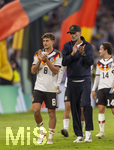 01.10.2026, Fussball UEFA Nations-League 2026/2027, 3.Spieltag, Deutschland - Serbien, in der Allianz-Arena München. v.li: Tom Bischof (Deutschland), Bundestrainer Jürgen Klopp (Deutschland), Mika Baur (Deutschland), nach dem Spiel bei der Ehrenrunde, 