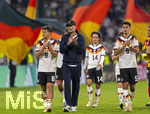 01.10.2026, Fussball UEFA Nations-League 2026/2027, 3.Spieltag, Deutschland - Serbien, in der Allianz-Arena München. v.li: Tom Bischof (Deutschland), Bundestrainer Jürgen Klopp (Deutschland), Mika Baur (Deutschland), Alexander Pavlovic (Deutschland)  nach dem Spiel bei der Ehrenrunde, 