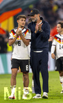 01.10.2026, Fussball UEFA Nations-League 2026/2027, 3.Spieltag, Deutschland - Serbien, in der Allianz-Arena München. v.li: Tom Bischof (Deutschland), Bundestrainer Jürgen Klopp (Deutschland) nach dem Spiel bestens gelaunt bei der Ehrenrunde, 