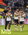 01.10.2026, Fussball UEFA Nations-League 2026/2027, 3.Spieltag, Deutschland - Serbien, in der Allianz-Arena München. v.li: Bundestrainer Jürgen Klopp (Deutschland), Tom Bischof (Deutschland),  Alexander Pavlovic (Deutschland), Philipp Treu (Deutschland) nach dem Spiel bei der Ehrenrunde, 