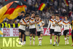 01.10.2026, Fussball UEFA Nations-League 2026/2027, 3.Spieltag, Deutschland - Serbien, in der Allianz-Arena München. v.li: Bundestrainer Jürgen Klopp (Deutschland), Tom Bischof (Deutschland), Alexander Pavlovic (Deutschland), Philipp Treu (Deutschland), Vitaly Janelt (Deutschland), Florian Wirtz (Deutschland), Mika Baur (Deutschland) nach dem Spiel bei der Ehrenrunde, 
