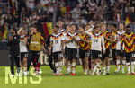 01.10.2026, Fussball UEFA Nations-League 2026/2027, 3.Spieltag, Deutschland - Serbien, in der Allianz-Arena München. v.li: Florian Wirtz (Deutschland), Yannik Engelhardt (Deutschland), Serge Gnabry (Deutschland), Bambase Conte (Deutschland), Nick Woltemade (Deutschland), Derry Scherhant (Deutschland), Jonathan Burkardt (Deutschland), Maximilian Mittelstädt (Deutschland), Torwart Finn Dahmen (Deutschland), Waldemar Anton (Deutschland), Ridle Baku (Deutschland) nach dem Spiel bei der Ehrenrunde, 