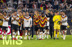 01.10.2026, Fussball UEFA Nations-League 2026/2027, 3.Spieltag, Deutschland - Serbien, in der Allianz-Arena München. v.li: Bambase Conte (Deutschland), Nick Woltemade (Deutschland), Derry Scherhant (Deutschland), David Raum (Deutschland), Jonathan Burkardt (Deutschland), Maximilian Mittelstädt (Deutschland), Bundestrainer Jürgen Klopp (Deutschland), Finn Jeltsch (Deutschland), Waldemar Anton (Deutschland), Ridle Baku (Deutschland), Torwart Jonas Urbig (Deutschland), Said El Mala (Deutschland) nach dem Spiel bei der Ehrenrunde, 