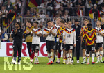 01.10.2026, Fussball UEFA Nations-League 2026/2027, 3.Spieltag, Deutschland - Serbien, in der Allianz-Arena München. v.li: Bambase Conte (Deutschland), Nick Woltemade (Deutschland), Derry Scherhant (Deutschland), David Raum (Deutschland), Jonathan Burkardt (Deutschland), Maximilian Mittelstädt (Deutschland), Bundestrainer Jürgen Klopp (Deutschland), Finn Jeltsch (Deutschland), Waldemar Anton (Deutschland), Ridle Baku (Deutschland), nach dem Spiel bei der Ehrenrunde, 