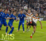 01.10.2026, Fussball UEFA Nations-League 2026/2027, 3.Spieltag, Deutschland - Serbien, in der Allianz-Arena München. v.li: Nemanja Maksimovic (Serbien), Kosta Ndeljkovic (Serbien), Mihajlo Cvetkovic (Serbien), Nick Woltemade (Deutschland), Derry Scherhant (Deutschland) 
