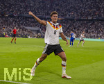 01.10.2026, Fussball UEFA Nations-League 2026/2027, 3.Spieltag, Deutschland - Serbien, in der Allianz-Arena München. Tom Bischof (Deutschland) Torjubel 