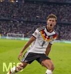 01.10.2026, Fussball UEFA Nations-League 2026/2027, 3.Spieltag, Deutschland - Serbien, in der Allianz-Arena München. Tom Bischof (Deutschland) Torjubel 