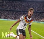 01.10.2026, Fussball UEFA Nations-League 2026/2027, 3.Spieltag, Deutschland - Serbien, in der Allianz-Arena München. Tom Bischof (Deutschland) Torjubel 