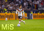 01.10.2026, Fussball UEFA Nations-League 2026/2027, 3.Spieltag, Deutschland - Serbien, in der Allianz-Arena München. Mika Baur (Deutschland) am Ball 