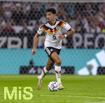 01.10.2026, Fussball UEFA Nations-League 2026/2027, 3.Spieltag, Deutschland - Serbien, in der Allianz-Arena München. Alexander Pavlovic (Deutschland) am Ball 