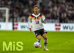 01.10.2026, Fussball UEFA Nations-League 2026/2027, 3.Spieltag, Deutschland - Serbien, in der Allianz-Arena München. Maximilian Mittelstädt (Deutschland) am Ball 