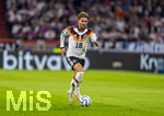 01.10.2026, Fussball UEFA Nations-League 2026/2027, 3.Spieltag, Deutschland - Serbien, in der Allianz-Arena München. Maximilian Mittelstädt (Deutschland) am Ball 