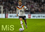 01.10.2026, Fussball UEFA Nations-League 2026/2027, 3.Spieltag, Deutschland - Serbien, in der Allianz-Arena München. Maximilian Mittelstädt (Deutschland) am Ball 