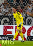 01.10.2026, Fussball UEFA Nations-League 2026/2027, 3.Spieltag, Deutschland - Serbien, in der Allianz-Arena München. Torwart Jonas Urbig (Deutschland) schreiend 