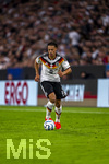 01.10.2026, Fussball UEFA Nations-League 2026/2027, 3.Spieltag, Deutschland - Serbien, in der Allianz-Arena München. Derry Scherhant (Deutschland) am Ball 