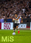 01.10.2026, Fussball UEFA Nations-League 2026/2027, 3.Spieltag, Deutschland - Serbien, in der Allianz-Arena München. Derry Scherhant (Deutschland) am Ball 
