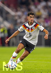 01.10.2026, Fussball UEFA Nations-League 2026/2027, 3.Spieltag, Deutschland - Serbien, in der Allianz-Arena München. Alexander Pavlovic (Deutschland) am Ball 