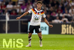 01.10.2026, Fussball UEFA Nations-League 2026/2027, 3.Spieltag, Deutschland - Serbien, in der Allianz-Arena München. Tom Bischof (Deutschland) am Ball 