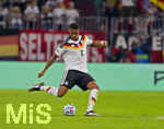 01.10.2026, Fussball UEFA Nations-League 2026/2027, 3.Spieltag, Deutschland - Serbien, in der Allianz-Arena München. Malick Thiaw (Deutschland) am Ball 