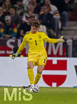 01.10.2026, Fussball UEFA Nations-League 2026/2027, 3.Spieltag, Deutschland - Serbien, in der Allianz-Arena München. Torwart Jonas Urbig (Deutschland) Schuss