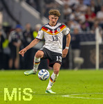 01.10.2026, Fussball UEFA Nations-League 2026/2027, 3.Spieltag, Deutschland - Serbien, in der Allianz-Arena München. Philipp Treu (Deutschland) am Ball 