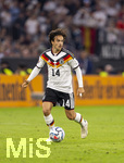01.10.2026, Fussball UEFA Nations-League 2026/2027, 3.Spieltag, Deutschland - Serbien, in der Allianz-Arena München. Mika Baur (Deutschland) am Ball 