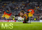 01.10.2026, Fussball UEFA Nations-League 2026/2027, 3.Spieltag, Deutschland - Serbien, in der Allianz-Arena München. Torwart Jonas Urbig (Deutschland) beim Aufwärmen.