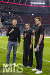 01.10.2026, Fussball UEFA Nations-League 2026/2027, 3.Spieltag, Deutschland - Serbien, in der Allianz-Arena München. Moderatoren vom DFB-TV Fernsehsender am Spielfeldrand.