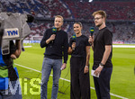 01.10.2026, Fussball UEFA Nations-League 2026/2027, 3.Spieltag, Deutschland - Serbien, in der Allianz-Arena München. Moderatoren vom DFB-TV Fernsehsender am Spielfeldrand.