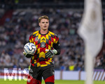 01.10.2026, Fussball UEFA Nations-League 2026/2027, 3.Spieltag, Deutschland - Serbien, in der Allianz-Arena München. Torwart Jonas Urbig (Deutschland) beim Aufwärmen.