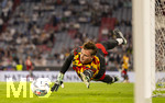 01.10.2026, Fussball UEFA Nations-League 2026/2027, 3.Spieltag, Deutschland - Serbien, in der Allianz-Arena München. Torwart Jonas Urbig (Deutschland) beim Aufwärmen.