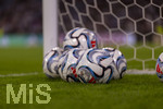 01.10.2026, Fussball UEFA Nations-League 2026/2027, 3.Spieltag, Deutschland - Serbien, in der Allianz-Arena München. Spielbälle von Adidas am Tornetz