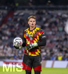 01.10.2026, Fussball UEFA Nations-League 2026/2027, 3.Spieltag, Deutschland - Serbien, in der Allianz-Arena München. Torwart Jonas Urbig (Deutschland) beim Aufwärmen.