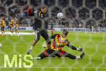 01.10.2026, Fussball UEFA Nations-League 2026/2027, 3.Spieltag, Deutschland - Serbien, in der Allianz-Arena München. Torwart Jonas Urbig (Deutschland) beim Aufwärmen mit Torwarttrainer Andreas Kronenberg (Deutschland) 