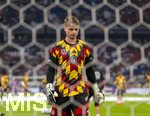 01.10.2026, Fussball UEFA Nations-League 2026/2027, 3.Spieltag, Deutschland - Serbien, in der Allianz-Arena München. Torwart Jonas Urbig (Deutschland) beim Aufwärmen.
