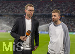 01.10.2026, Fussball UEFA Nations-League 2026/2027, 3.Spieltag, Deutschland - Serbien, in der Allianz-Arena München. Moderatorenduo, zum letzten mal vor der Kamera an dem Spiel, v.li: ZDF Experete Per Mertesacker (Deutschland) und Christoph Kramer