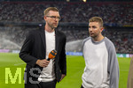 01.10.2026, Fussball UEFA Nations-League 2026/2027, 3.Spieltag, Deutschland - Serbien, in der Allianz-Arena München. Moderatorenduo, zum letzten mal vor der Kamera an dem Spiel, v.li: ZDF Experete Per Mertesacker (Deutschland) und Christoph Kramer