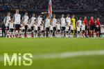 01.10.2026, Fussball UEFA Nations-League 2026/2027, 3.Spieltag, Deutschland - Serbien, in der Allianz-Arena München. Aufstellung zur Hymne, Florian Wirtz (Deutschland), Nick Woltemade (Deutschland), Alexander Pavlovic (Deutschland), Tom Bischof (Deutschland), Derry Scherhant (Deutschland), Philipp Treu (Deutschland), Maximilian Mittelstädt (Deutschland), Waldemar Anton (Deutschland), Malick Thiaw (Deutschland), Torwart Jonas Urbig (Deutschland), Serge Gnabry (Deutschland), Schiedsrichter Espen Eskas (Norwegen), Jan Erik Engan, Alf Olav Rossland (Norwegen). 
