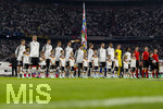 01.10.2026, Fussball UEFA Nations-League 2026/2027, 3.Spieltag, Deutschland - Serbien, in der Allianz-Arena München. Aufstellung zur Hymne, Florian Wirtz (Deutschland), Nick Woltemade (Deutschland), Alexander Pavlovic (Deutschland), Tom Bischof (Deutschland), Derry Scherhant (Deutschland), Philipp Treu (Deutschland), Maximilian Mittelstädt (Deutschland), Waldemar Anton (Deutschland), Malick Thiaw (Deutschland), Torwart Jonas Urbig (Deutschland), Serge Gnabry (Deutschland), Schiedsrichter Espen Eskas (Norwegen), Jan Erik Engan, Alf Olav Rossland (Norwegen). 